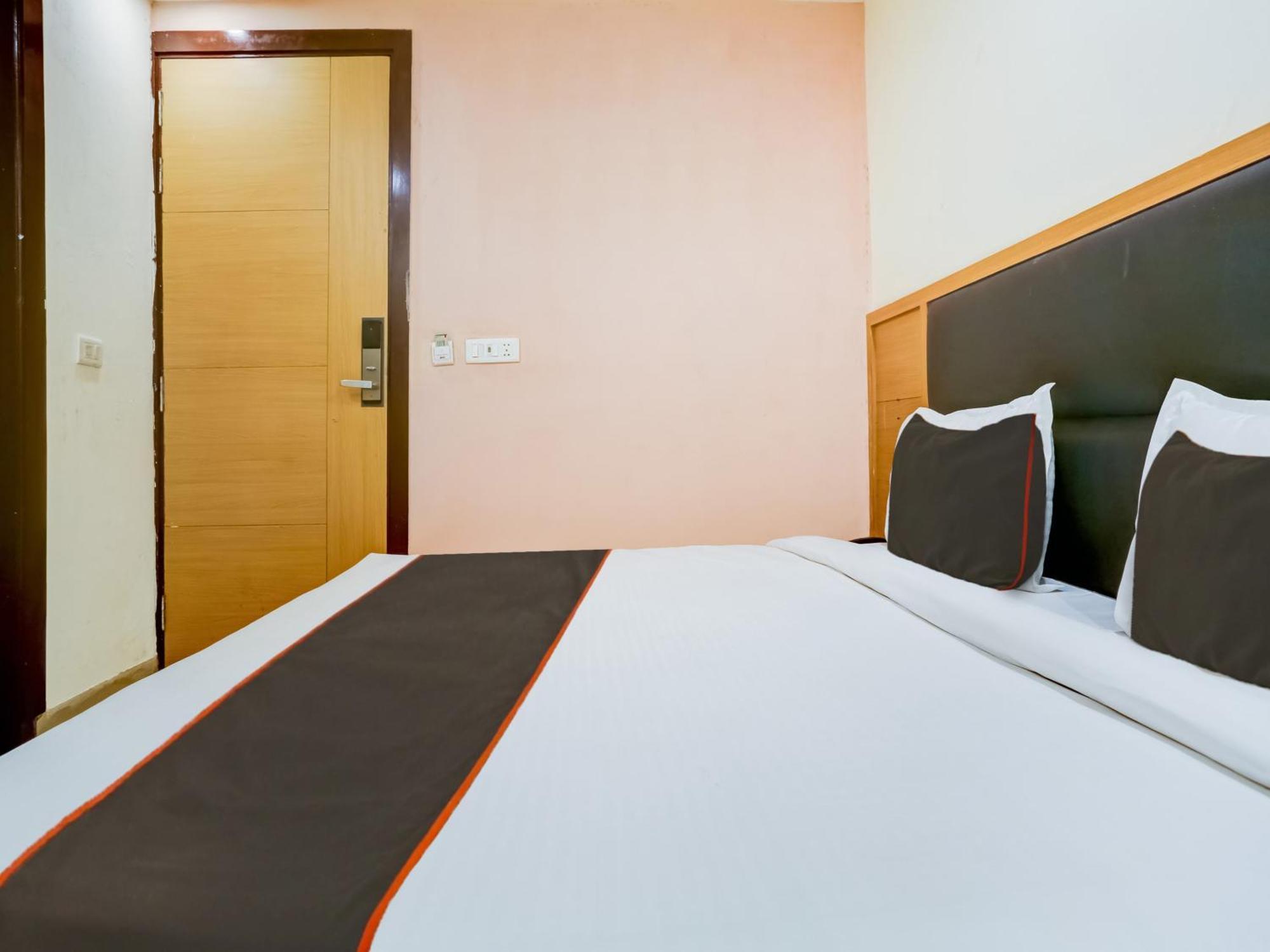 Hotel Collecion O White House Neu-Delhi Exterior foto